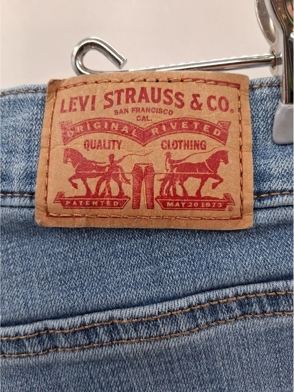 Levi's Bermuda Shorts Womens 28 Blue Denim Mid Rise Casual Stretch Cowgirl Jean